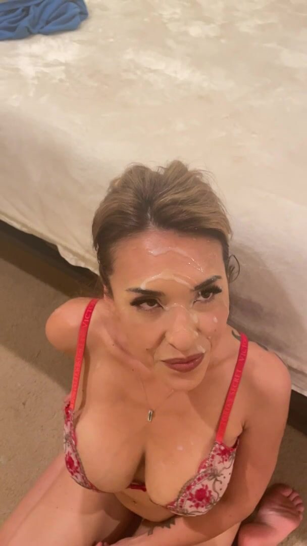 Good lil Cumslut's show off ????