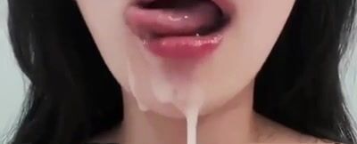 Used me as a cumdump in a public bathroom