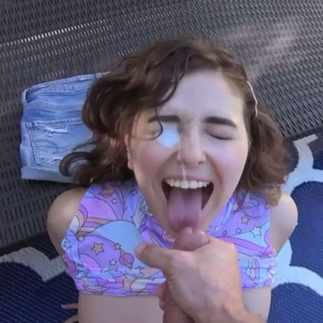Leana Lovings loves eyecum