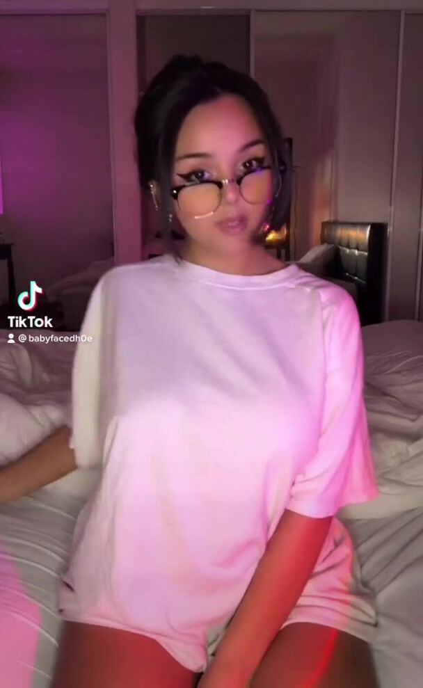 On my knees feeding on cum in a sex theater. 13 loads swallowed in 2 hours ????Linyypp